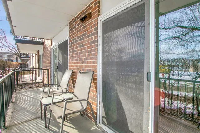 $210,000 | 5S040 Pebblewood Lane, Unit E103, Naperville, IL 60563