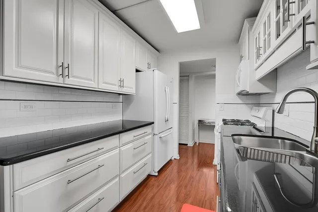 $210,000 | 5S040 Pebblewood Lane, Unit E103, Naperville, IL 60563