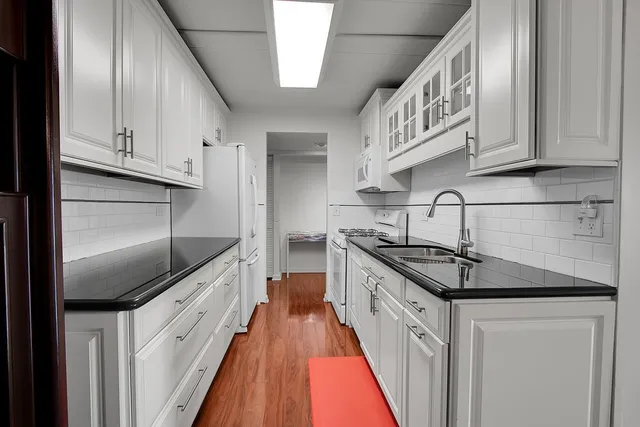 $210,000 | 5S040 Pebblewood Lane, Unit E103, Naperville, IL 60563