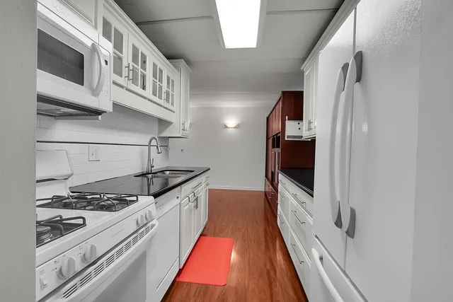 $210,000 | 5S040 Pebblewood Lane, Unit E103, Naperville, IL 60563