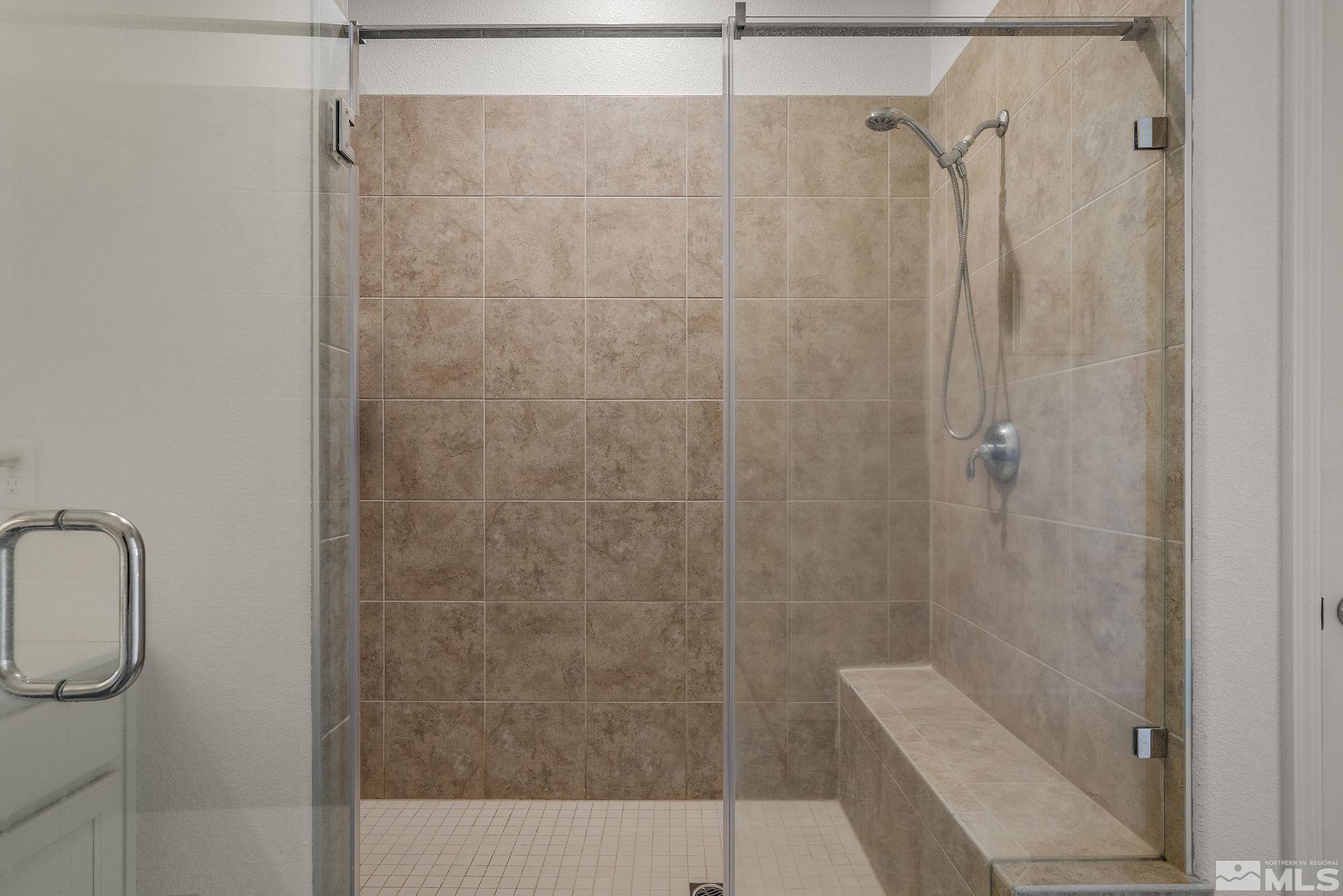 3080 Show Jumper Lane Reno, NV 89521 - Photo 20 of 40 a bathroom with a shower