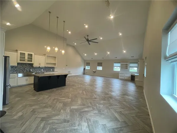 $425,000 | 585 Northwest 500 Road, Clinton, MO 64735