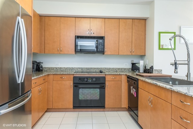807 Davis Street, Unit 1110 Evanston, IL 60201 - Photo 2 of 10