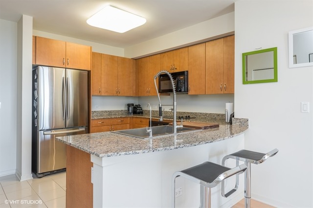 807 Davis Street, Unit 1110 Evanston, IL 60201 - Photo 3 of 10