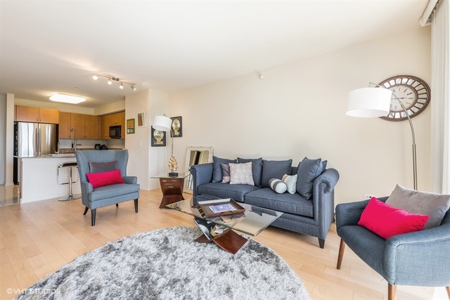 807 Davis Street, Unit 1110 Evanston, IL 60201 - Photo 4 of 10