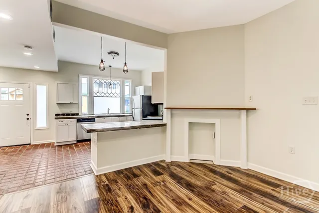 $2,000 | 307 West Henry Street, Unit A, Savannah, GA 31401