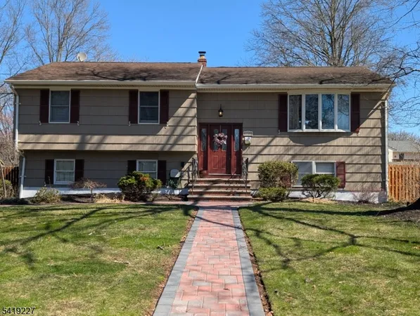 $774,000 | 150 Victoria Drive, Clark, NJ 07066