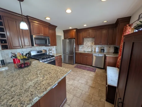 $774,000 | 150 Victoria Drive, Clark, NJ 07066