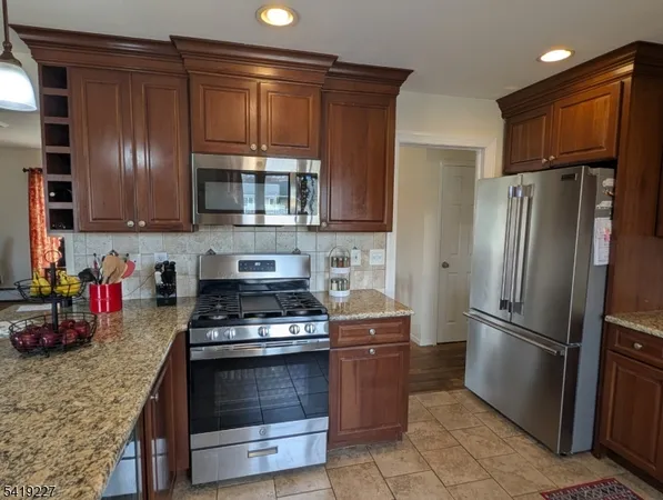 $774,000 | 150 Victoria Drive, Clark, NJ 07066