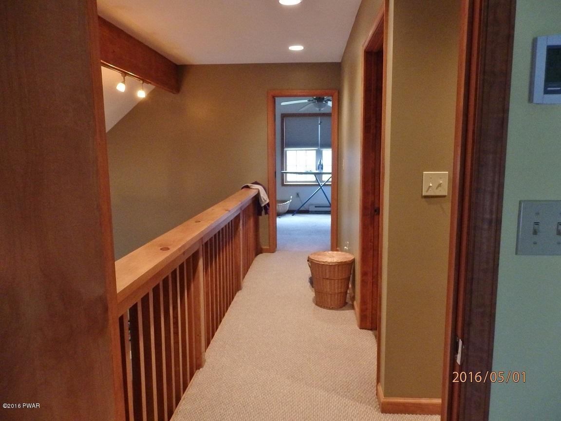 116 Johnson Road Canadensis, PA 18325 - Photo 35 of 41 33-upstairsHallway