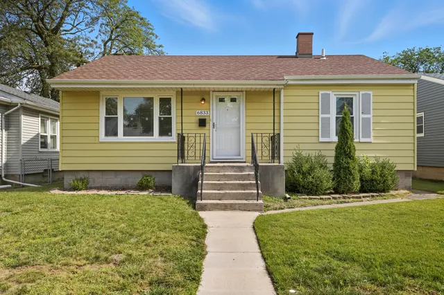 $2,100 | 6833 Baring Avenue, Hammond, IN 46324