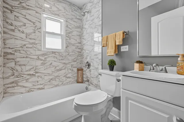 $2,100 | 6833 Baring Avenue, Hammond, IN 46324