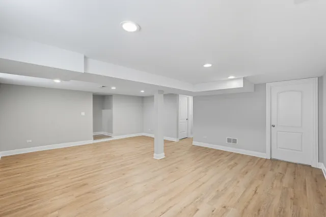 $2,100 | 6833 Baring Avenue, Hammond, IN 46324