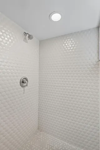 $2,100 | 6833 Baring Avenue, Hammond, IN 46324