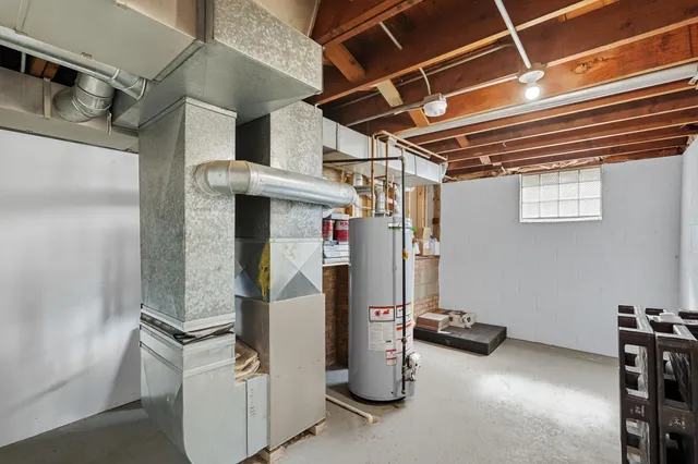 $2,100 | 6833 Baring Avenue, Hammond, IN 46324