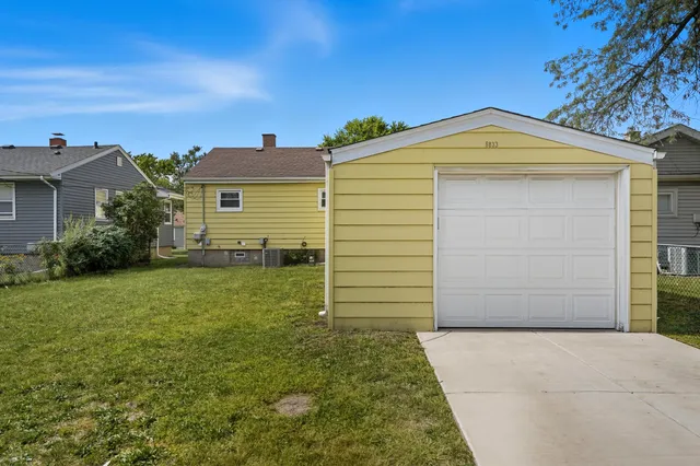 $2,100 | 6833 Baring Avenue, Hammond, IN 46324