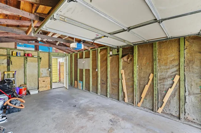 $2,100 | 6833 Baring Avenue, Hammond, IN 46324