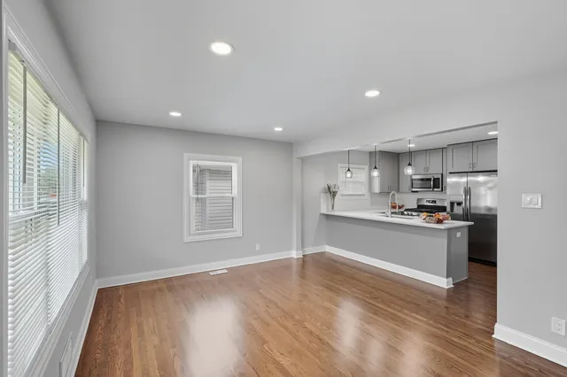 $2,100 | 6833 Baring Avenue, Hammond, IN 46324