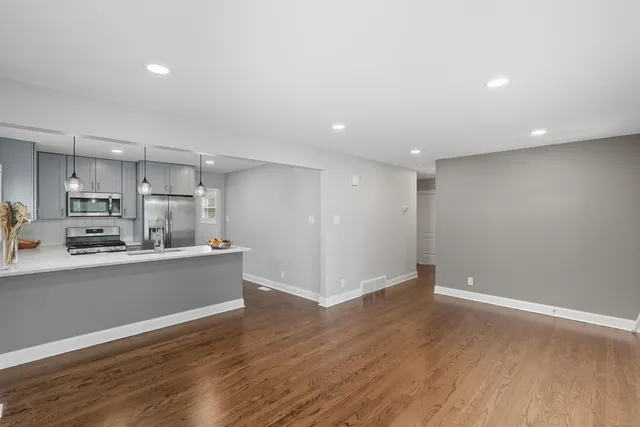 $2,100 | 6833 Baring Avenue, Hammond, IN 46324