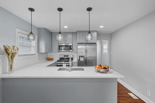 $2,100 | 6833 Baring Avenue, Hammond, IN 46324