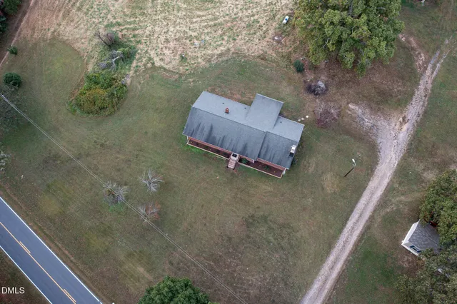 a picture of a wall with a white wall and white walls