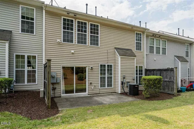 a view of a house with backyard and plants