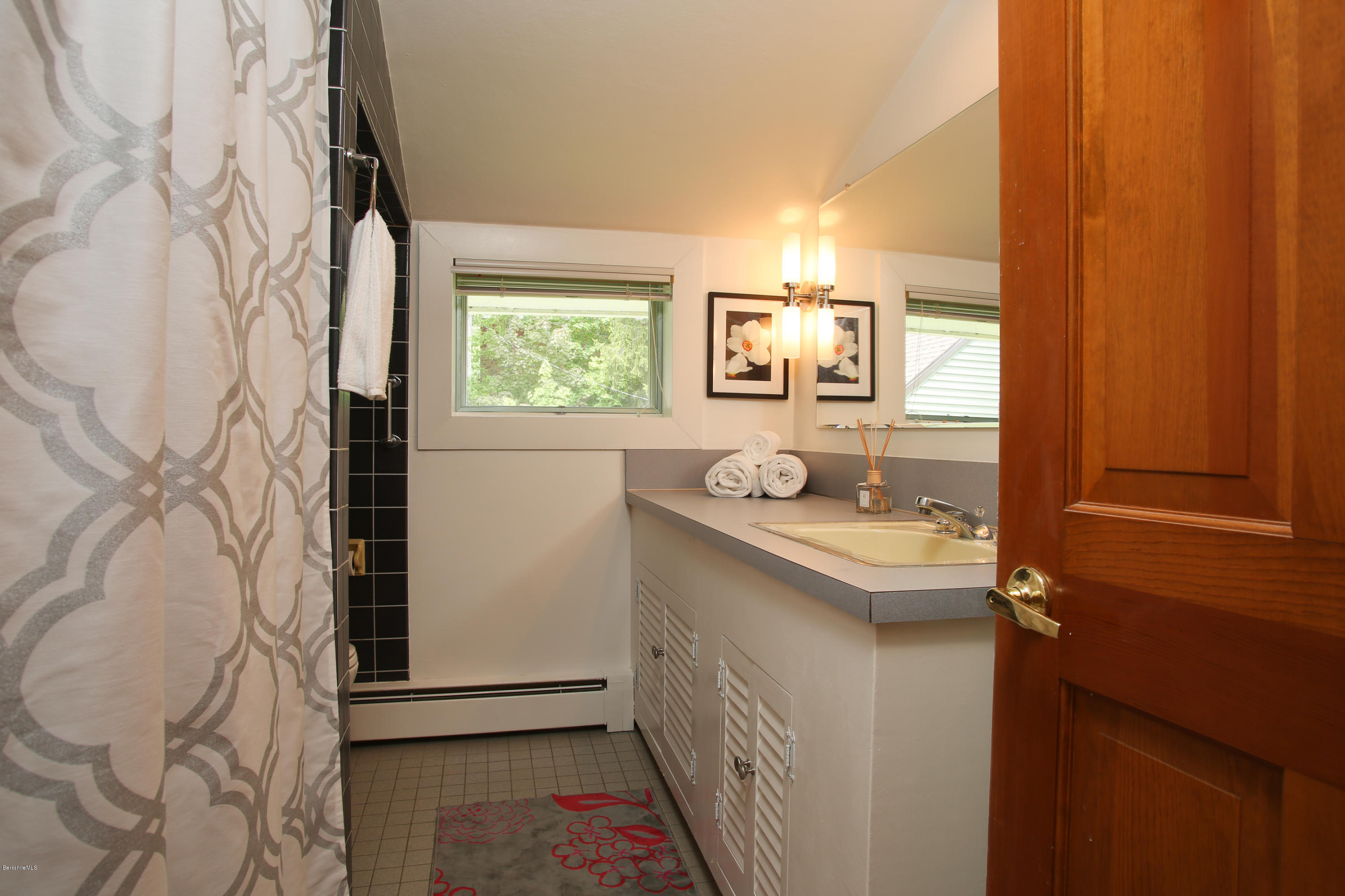 16 Waubeek Road Pittsfield, MA 01201 - Photo 22 of 34 2nd Floor Bath