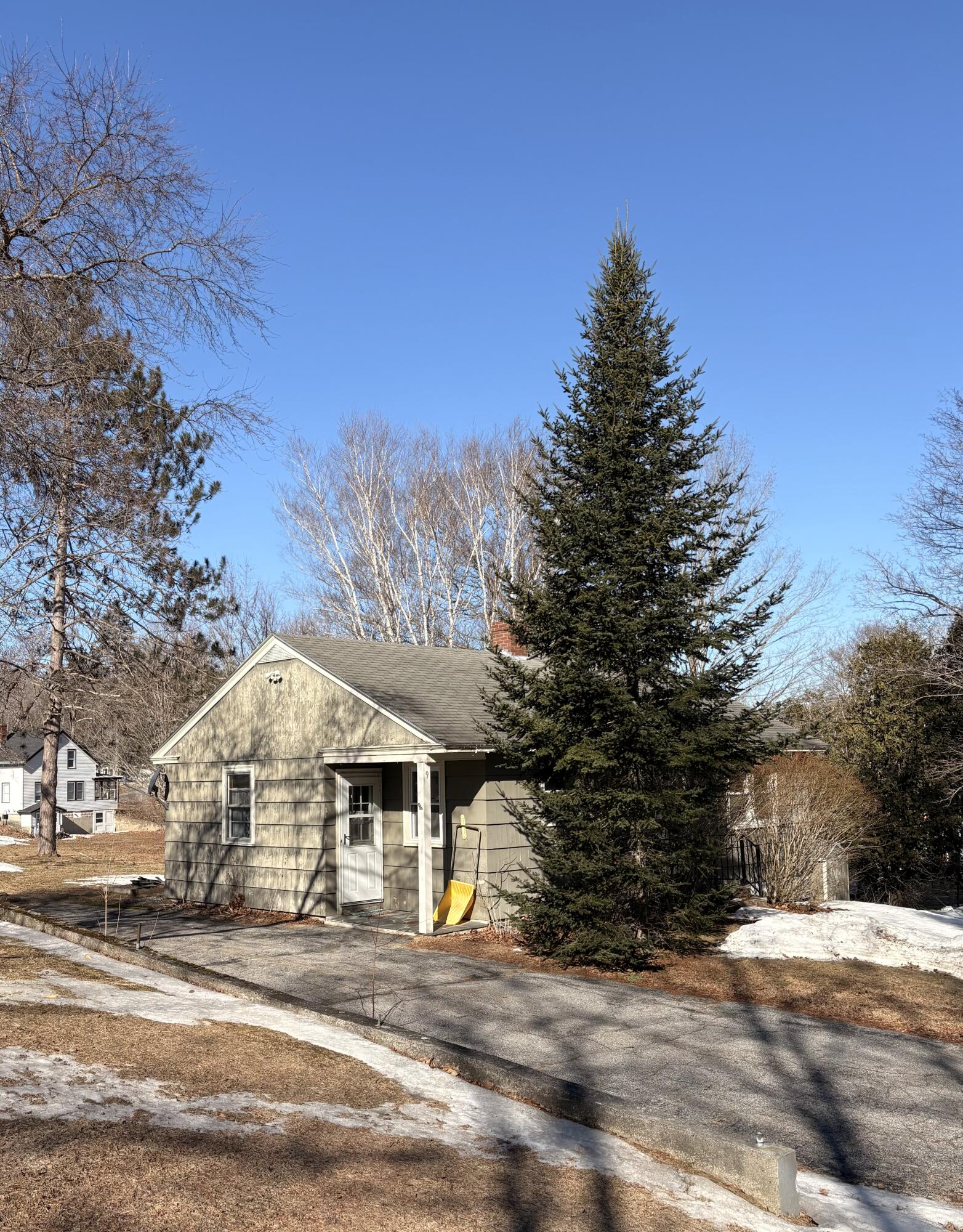 9 Maple Street Wilton, ME 04294 - Photo 3 of 28 IMG_4047