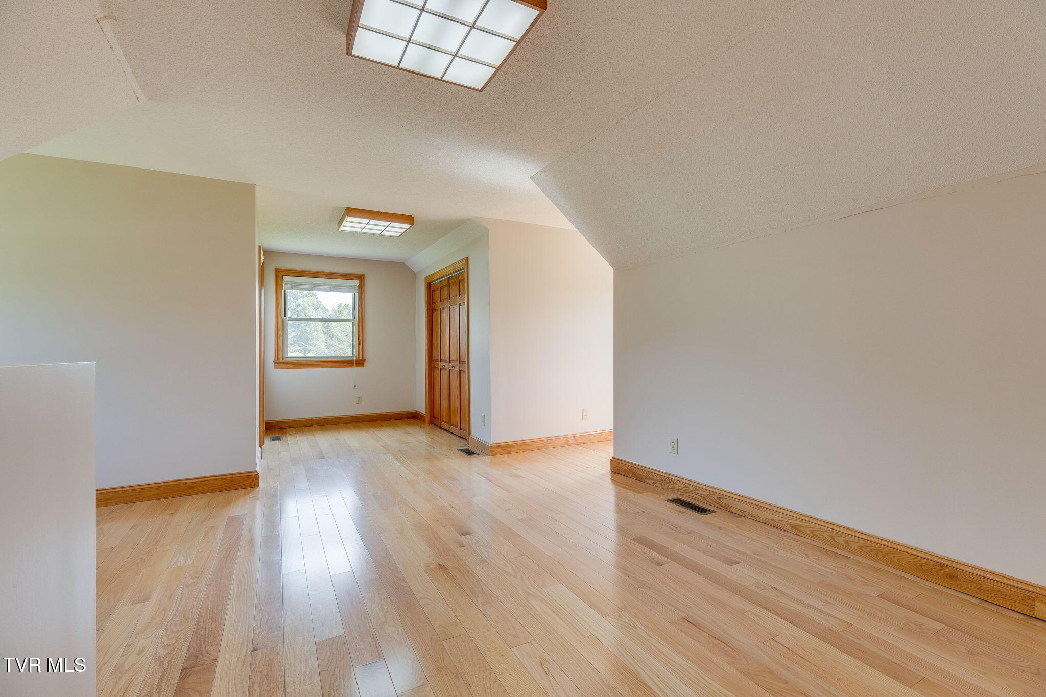 6125 Old Jonesboro Road Bristol, TN 37620 - Photo 37 of 50 033