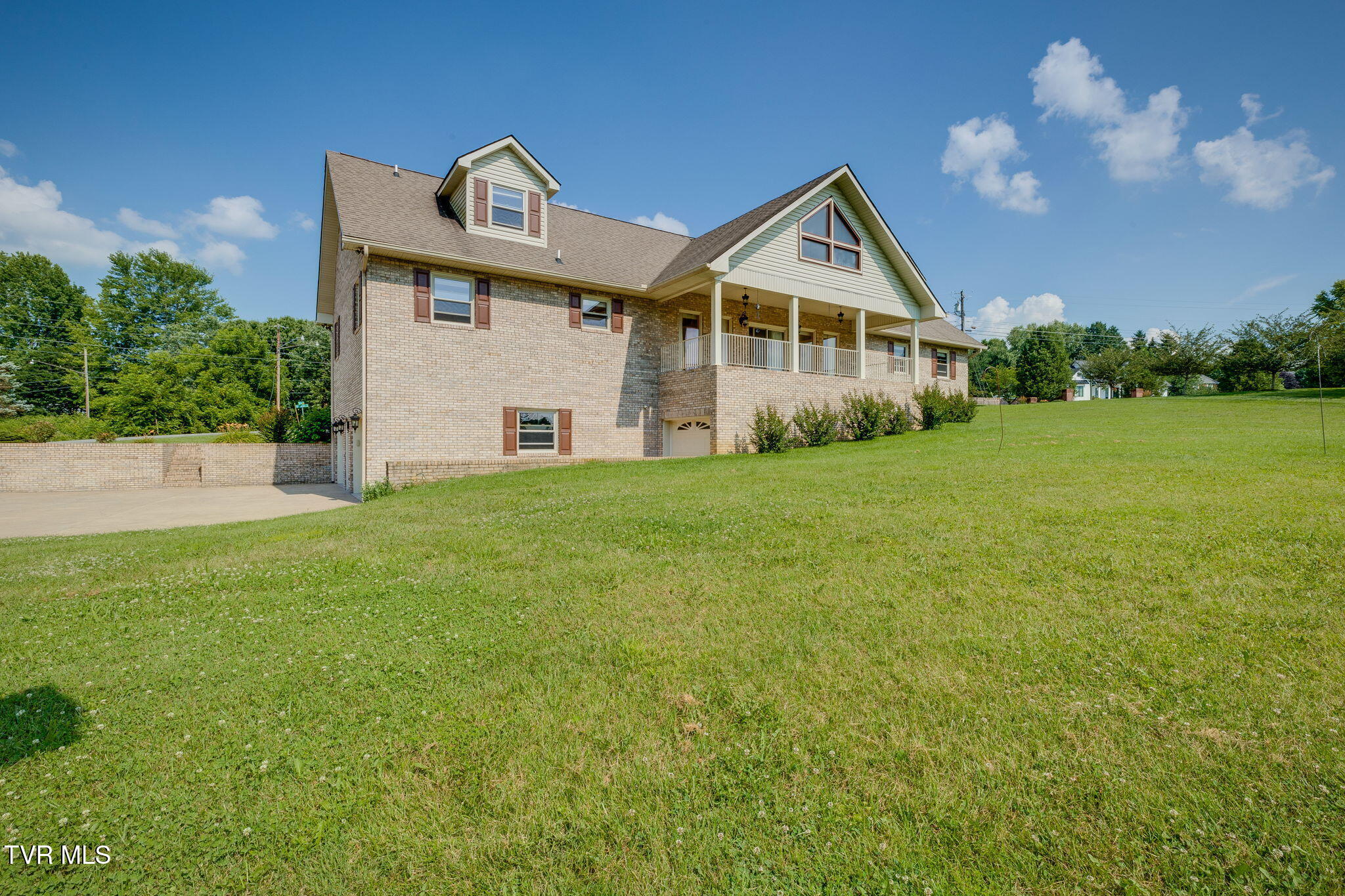 6125 Old Jonesboro Road Bristol, TN 37620 - Photo 5 of 50 005