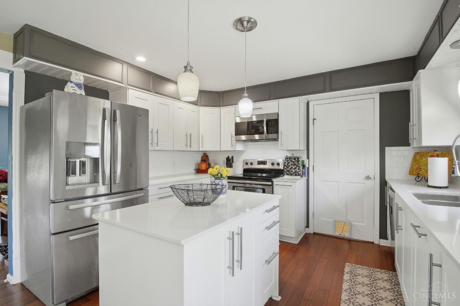 4374 Boomer Road Cincinnati, OH 45247 - Photo 11 of 49