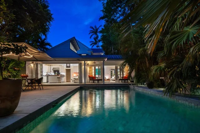 a view of a livingroom with furniture and a ceiling fan
