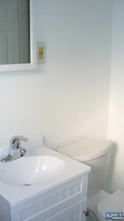 $1,425 | 501 Linwood Drive, Unit 5J, Fort Lee, NJ 07024