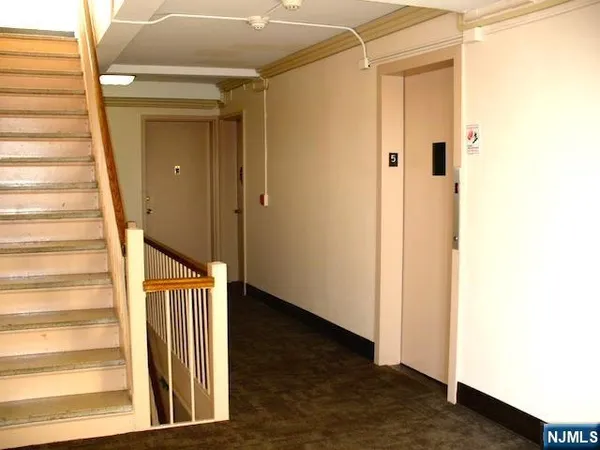 $1,425 | 501 Linwood Drive, Unit 5J, Fort Lee, NJ 07024