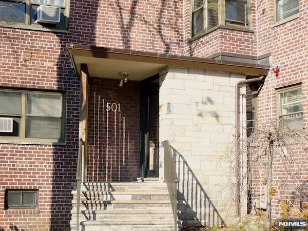 $1,425 | 501 Linwood Drive, Unit 5J, Fort Lee, NJ 07024