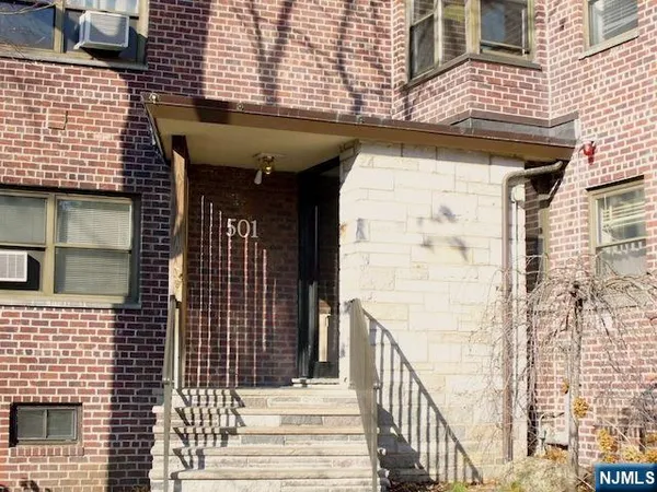 $1,425 | 501 Linwood Drive, Unit 5J, Fort Lee, NJ 07024