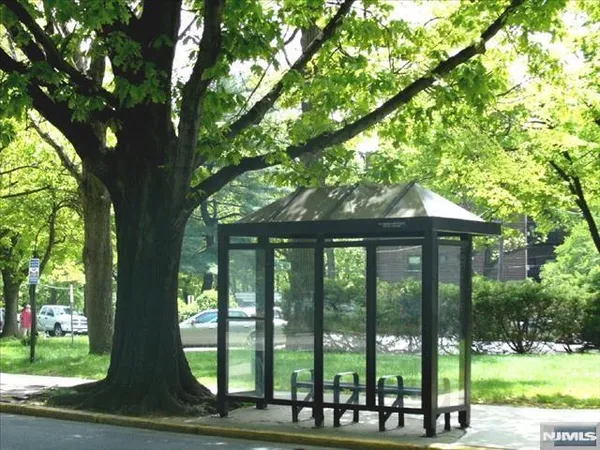 $1,425 | 501 Linwood Drive, Unit 5J, Fort Lee, NJ 07024