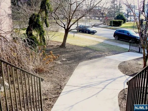 $1,425 | 501 Linwood Drive, Unit 5J, Fort Lee, NJ 07024