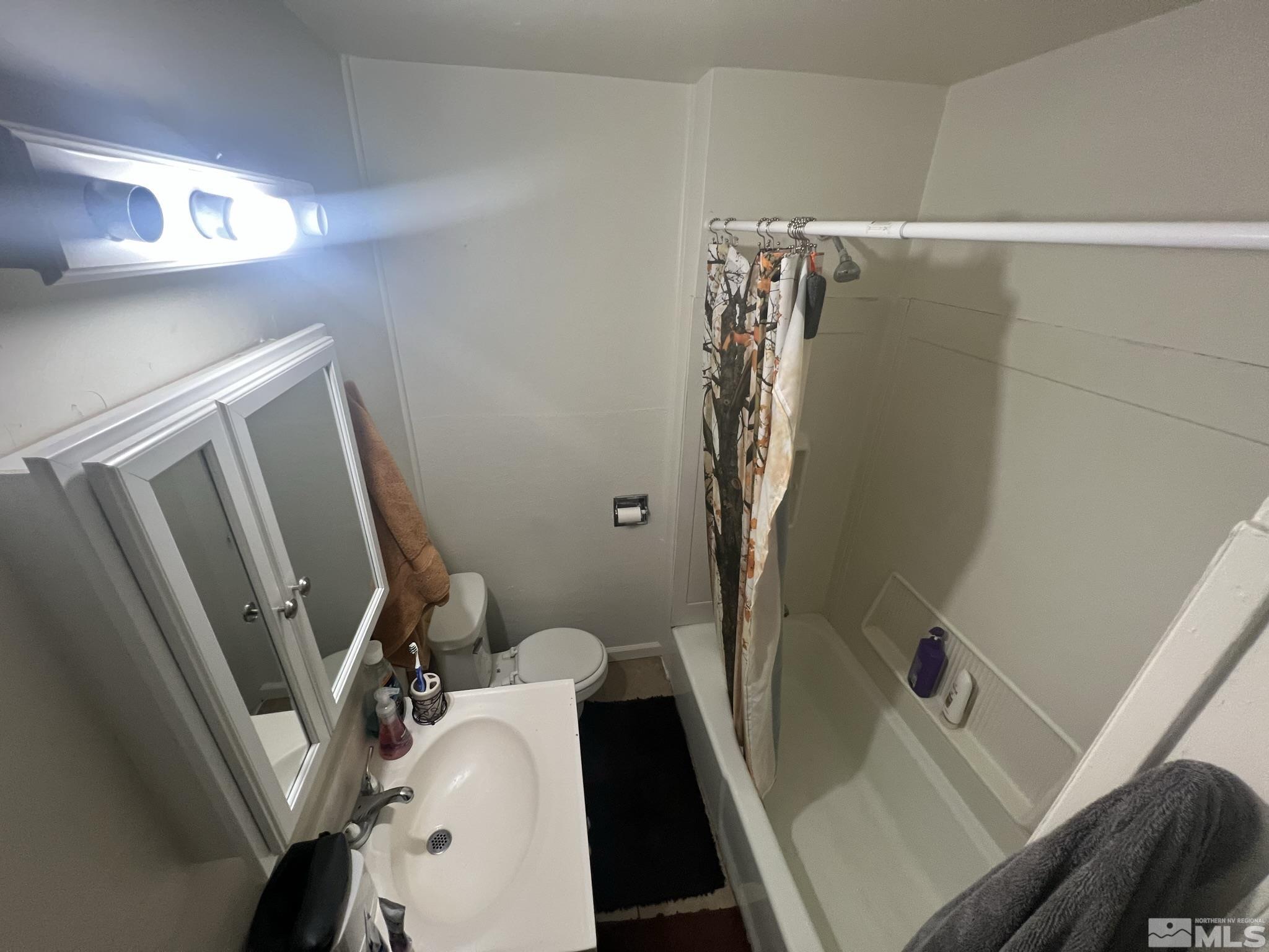 220 South Nevada Street, Unit 3 Yerington, NV 89447 - Photo 38 of 39 a bathroom with a sink a toilet and a tub