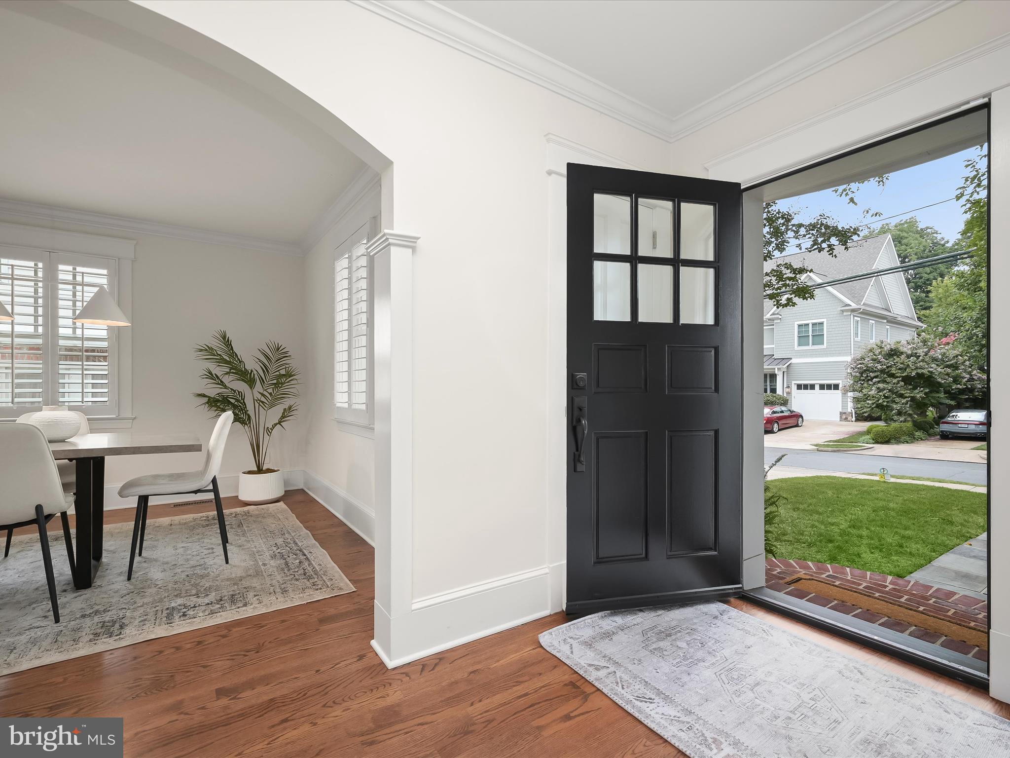 3118 17th Street North Arlington, VA 22201 - Photo 12 of 96 Welcoming foyer