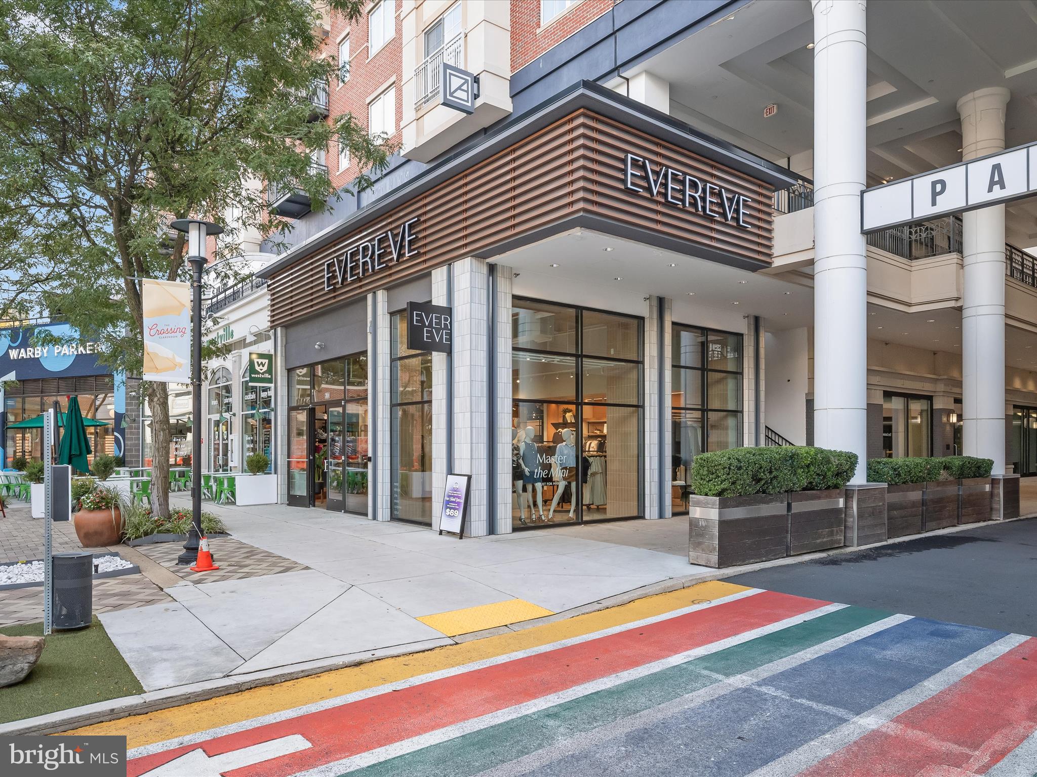 3118 17th Street North Arlington, VA 22201 - Photo 83 of 96 Enjoy clothing boutiques, shopping & more.