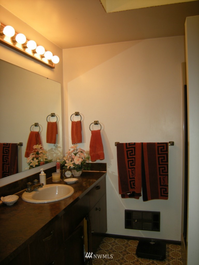 250 Grapeview Point Road Allyn, WA 98524 - Photo 11 of 15 Gallery Image 11