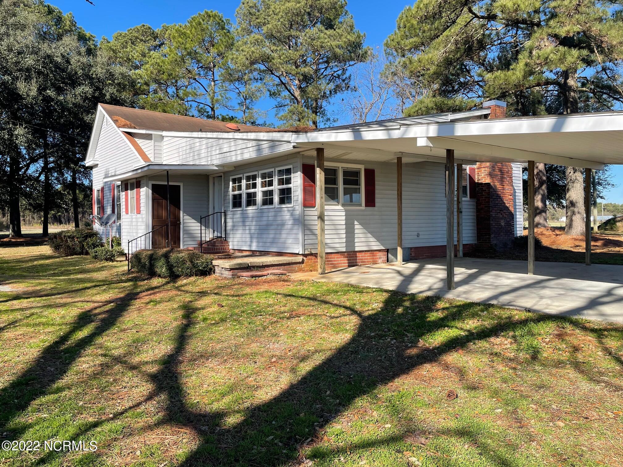 284 Ashford Road Clinton, NC 28328 - Photo 3 of 13 IMG_6458