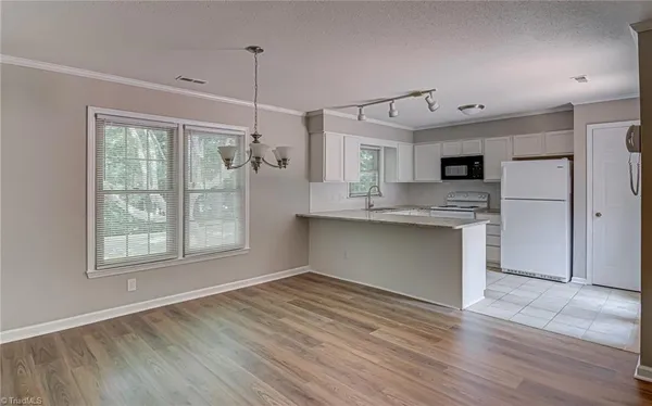 $1,900 | 4639 Lawndale Drive, Greensboro, NC 27455