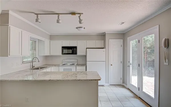 $1,900 | 4639 Lawndale Drive, Greensboro, NC 27455