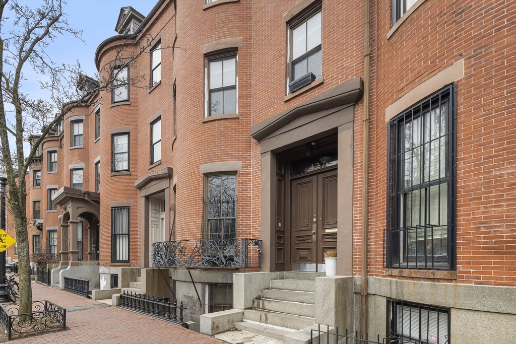 427 Shawmut Avenue, Unit 3 Boston, MA 02118 - Photo 2 of 26 front view of a brick building