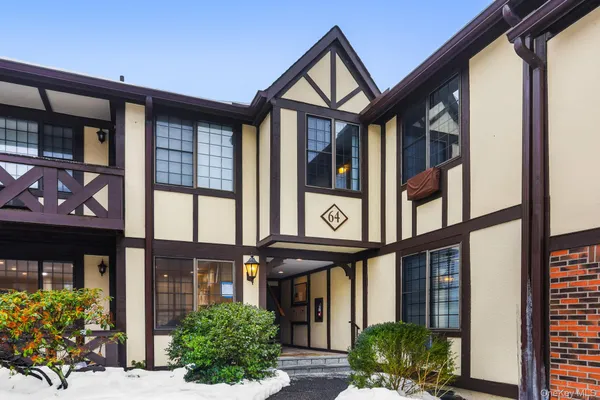 $649,000 | 64 Foxwood Drive, Unit 8, Pleasantville, NY 10570