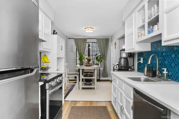 $649,000 | 64 Foxwood Drive, Unit 8, Pleasantville, NY 10570