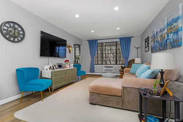 $649,000 | 64 Foxwood Drive, Unit 8, Pleasantville, NY 10570