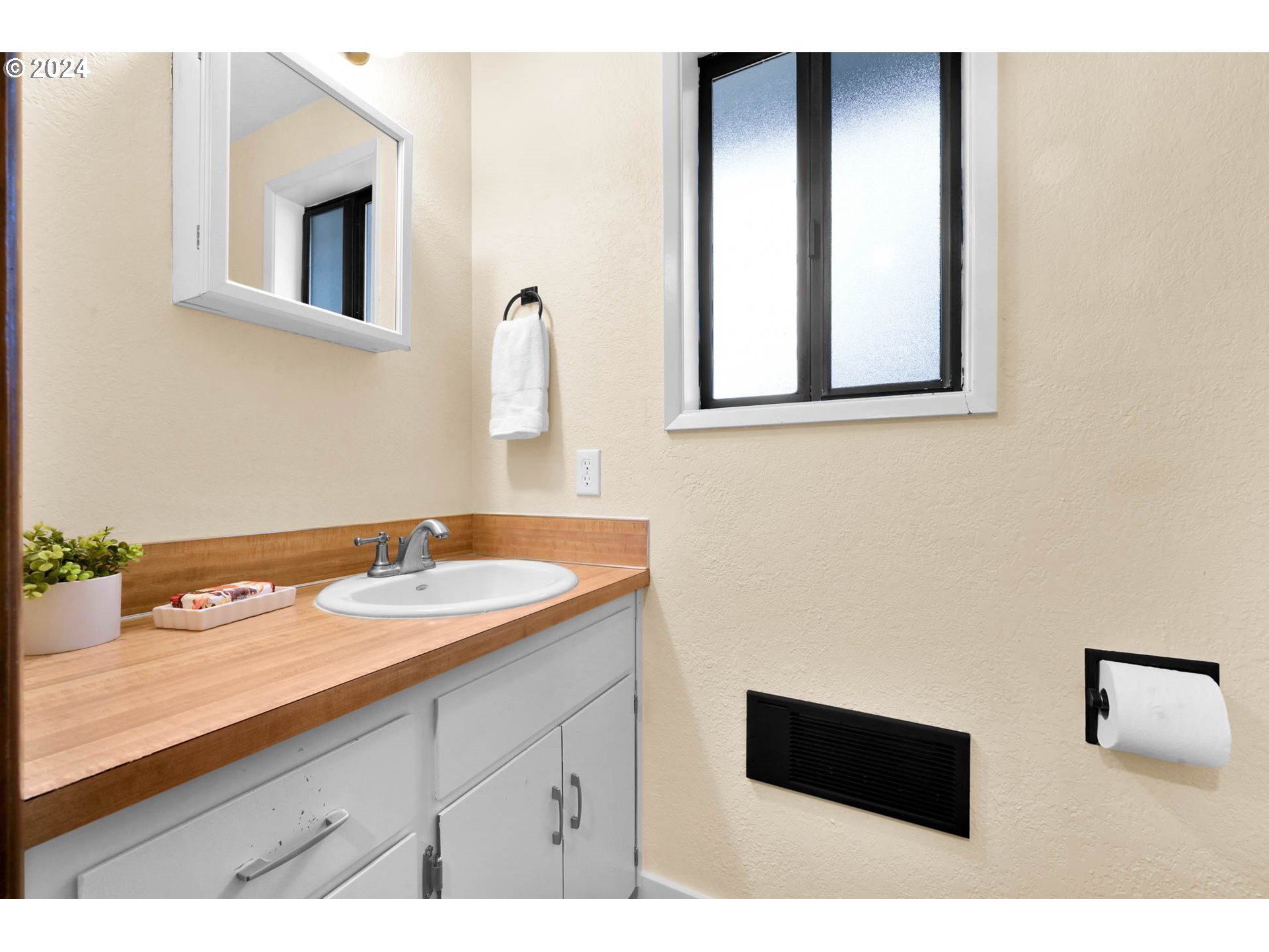 7136 B Street Springfield, OR 97478 - Photo 34 of 46 a bathroom with a sink and a mirror